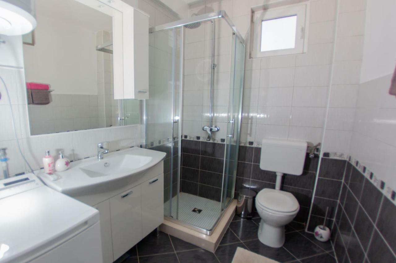 Apartmani Sunset Rogotin Екстериор снимка
